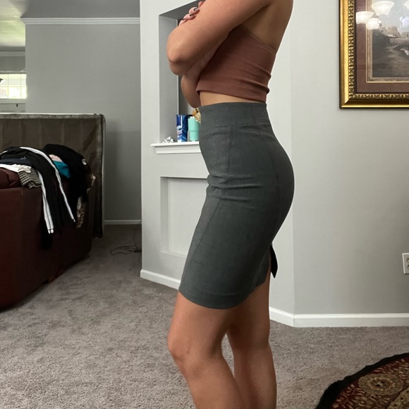 EUC Gray Form Fitting High Waisted Pencil Skirt with Back Slit - Picture 5 of 7